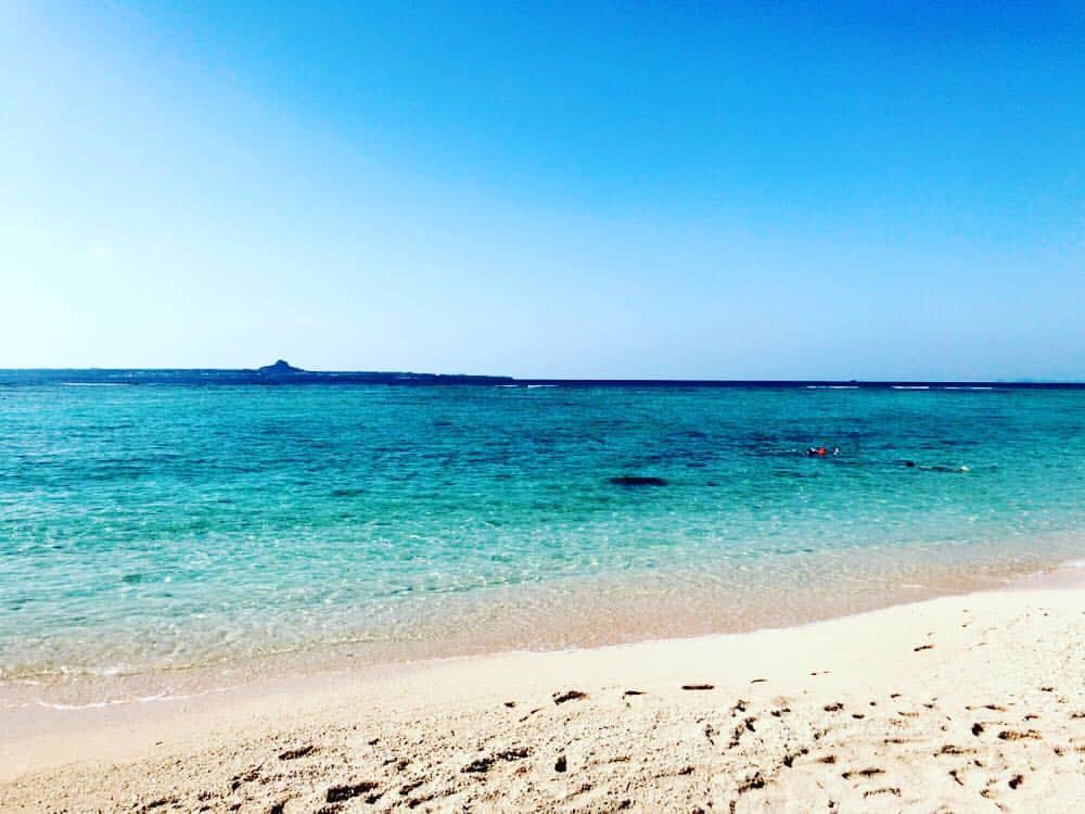 ケビンのインスタグラム：「写真見返してて思った事もう1回沖縄の海で泳ぎたい。 海ぶどう食べたい以上٩( ๑╹ ꇴ╹)۶  #沖縄 #行きたい #やっぱ #北海道 #行きたい #癒しがほしい」