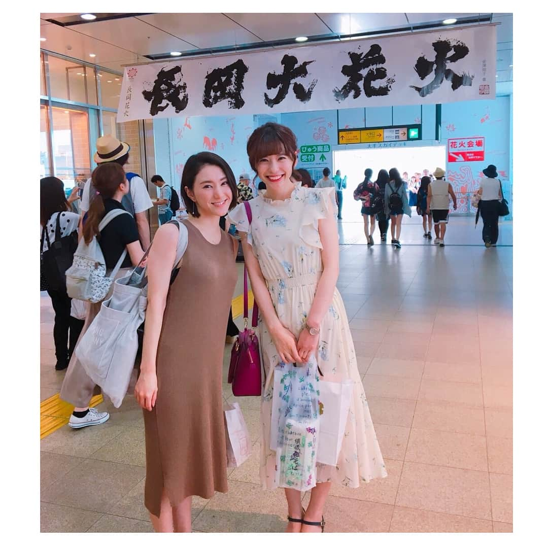 白井ゆかりさんのインスタグラム写真 - (白井ゆかりInstagram)「〜長岡花火大会〜 新潟は枝豆の消費量が日本一らしく、会場ではみなさん、茹でた枝豆を持ち寄ってパクパク食べてました😊 私もモグモグたくさんたべましたよぉ！ そして、長岡特有のお赤飯もつくって持ってきてくださいました！ お醤油味の美味しいお赤飯でした。周りのみなさんにも良くしていただき、長岡が大好きになりました❤️ #ななちゃんファミリー大好き #ありがとう #地元愛 #強め #枝豆」8月3日 23時13分 - yukari_shirai625