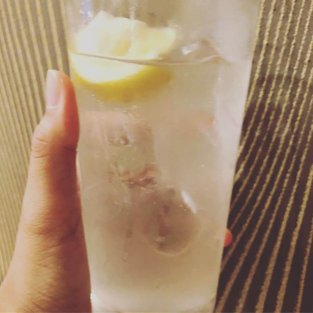 ギャル曽根さんのインスタグラム写真 - (ギャル曽根Instagram)「国産のレモンが売っていたので。 #レモンシロップ。 #で #レモンスカッシュ😳🧡❤️ #自家製🍋」8月4日 0時53分 - galsone_1204