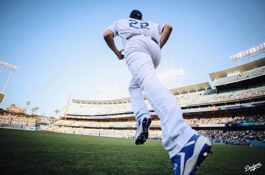 クレイトン・カーショウさんのインスタグラム写真 - (クレイトン・カーショウInstagram)「6 IP, 2 ER, 7 K, and the W. Kershaw improves to 5-5 on the season! #itfdb #dodgers #mlb #kershaw #kershgonnakersh」8月4日 8時26分 - claykershaw22