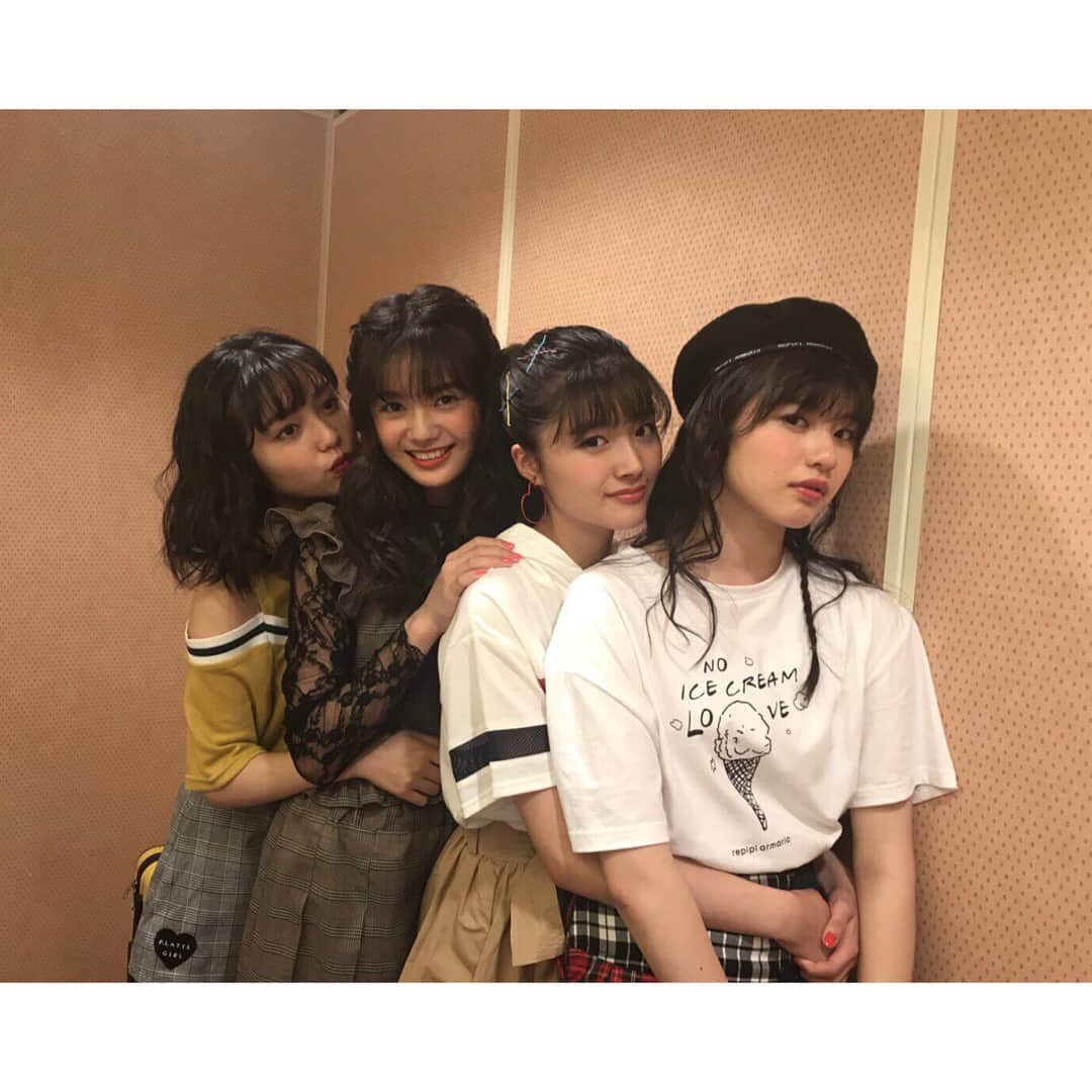 秋田汐梨さんのインスタグラム写真 - (秋田汐梨Instagram)「・ 一昨日のnicola大阪開放日、ありがとうございました！ 大阪ならではのアットホームな雰囲気で本当に楽しかった！ 2ショット撮影会でもたくさん話せて嬉しかった〜☺︎！ うちわとかたくさんありがとうみんな！👀」8月4日 15時24分 - shiori_akita319official