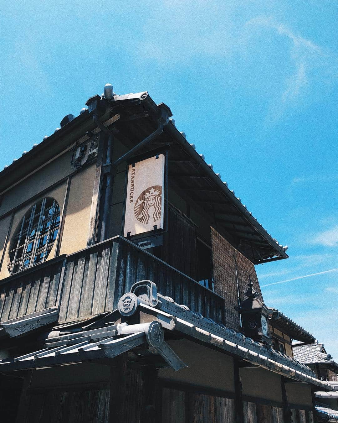 A❤︎❤︎❤︎さんのインスタグラム写真 - (A❤︎❤︎❤︎Instagram)「This starbacks in kyoto⛩⛩☕️ . .」8月4日 12時53分 - aikove1025