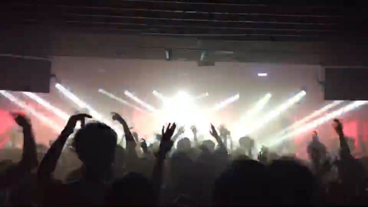 のインスタグラム：「Last Thursday @atom_tokyo  @djhosaka & @djbabyt_jpn  CRASH THE PARTY  Lighting 山下 VJ&Laser me  ちょっと失敗したところもあったけれど せっかく撮ってもらったので。  ATOMではマストで盛り上がる曲です。 #atomtokyo #clubvisuals #vjing #nightclub #shibuya #clublighting」