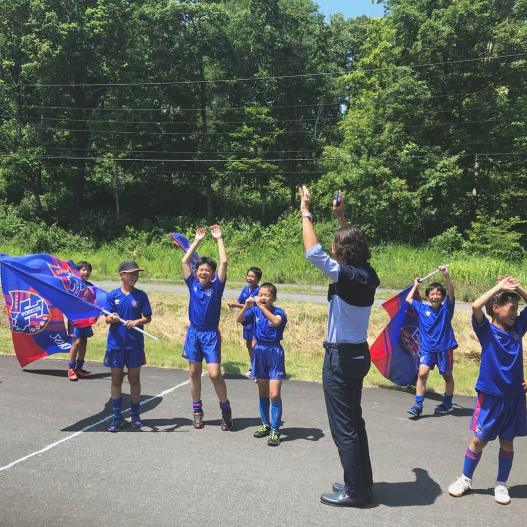 石川直宏さんのインスタグラム写真 - (石川直宏Instagram)「昨日は長野県木島平で毎年行われていた「U-12サッカーフェスティバル大林カップ」に行ってきました！ 素晴らしい環境の中、最後まで諦めずに戦う選手達の姿が印象的でした✨ 4日間のかけがえのない経験を大切に、夢や目標に向かって仲間たちと共に成長し続けてして欲しいです。関係者の皆様、サポートありがとうございました！！ #大林カップ #長野県 #木島平村 #調布市 #姉妹都市 #大自然 #大林組 #モルテン #毎日新聞 #自立心 #fctokyo #FC東京 #tokyo #FC東京サッカースクール #blueandred #青赤魂 #一体感 #FC東京ファミリー」8月4日 23時18分 - sgss.18