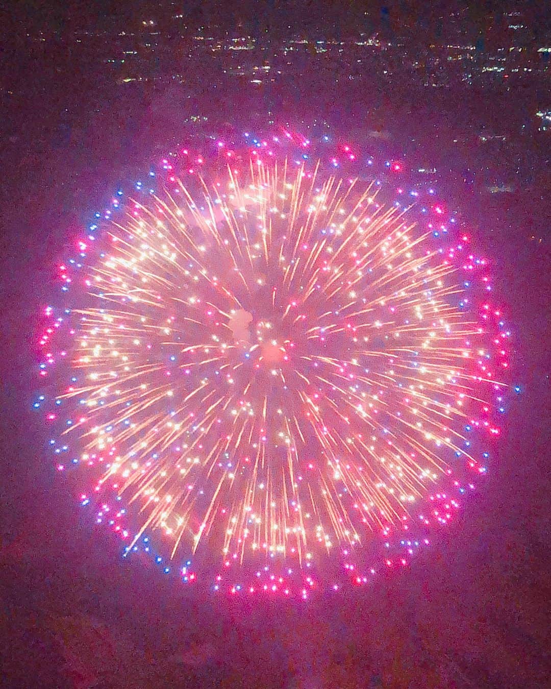 吉木りささんのインスタグラム写真 - (吉木りさInstagram)「いたるところの花火大会も最高の眺め！！！✨🎆🎆🎆 #ヘリコプター #ナイトクルージング」8月4日 23時22分 - risayoshiki0727