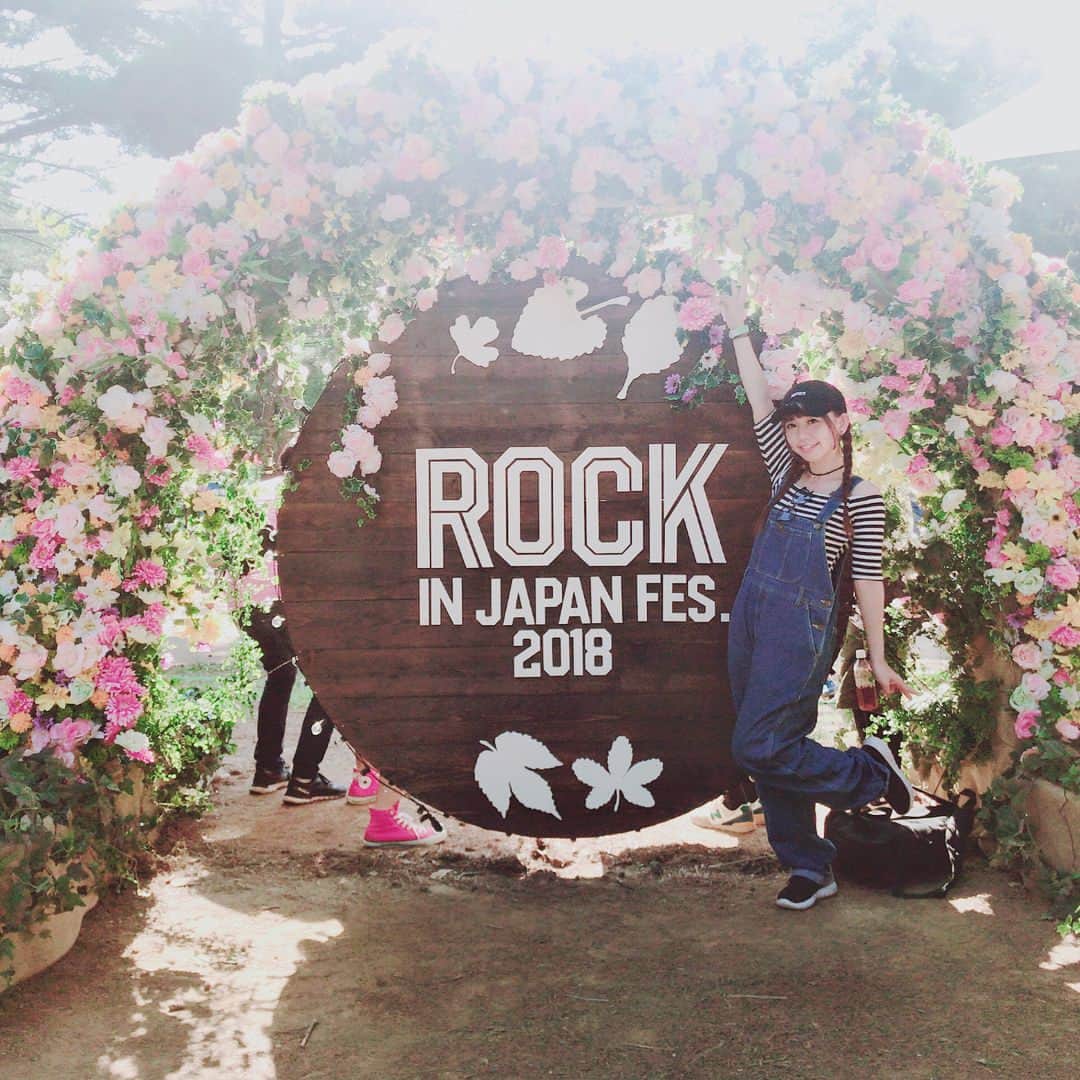 マリスさんのインスタグラム写真 - (マリスInstagram)「ROCK IN JAPAN FES.2018 めーちゃくちゃ楽しかった！！ 音楽っていいな〜 . . . #ロッキン #朝から晩まで #遊び倒した #rockinjapan #fes #holiday #happy #instaphoto #me」8月4日 23時48分 - marisu411
