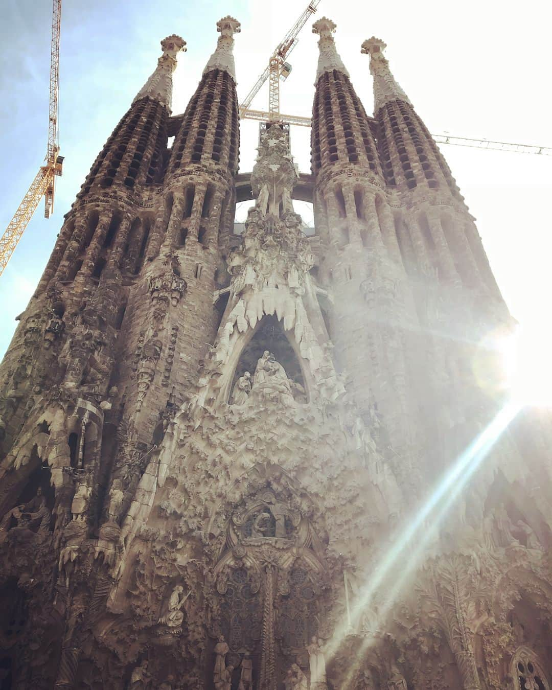 比嘉愛未さんのインスタグラム写真 - (比嘉愛未Instagram)「スペイン🇪🇸 憧れの国♡ #Spain #Gaudi #SagradaFamilia #trip」8月4日 23時58分 - higa_manami