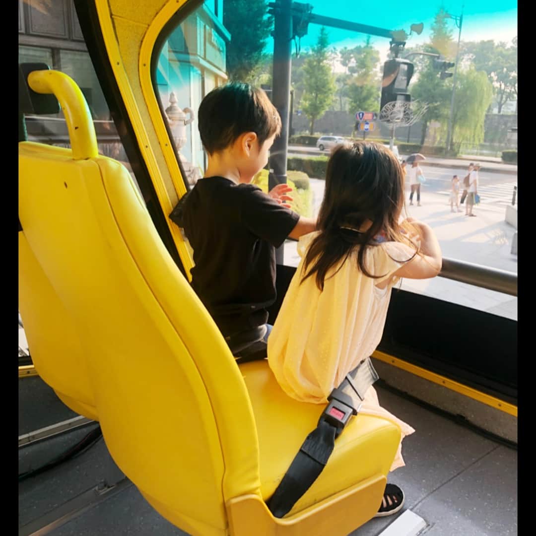 ギャル曽根さんのインスタグラム写真 - (ギャル曽根Instagram)「今日は子供達と2階建てバスに乗りに行きました。 #息子のお願い。 #2階建てバスに乗りたい🚌 #叶えてあげましょうその願い✨ #母張り切り🤓 #息子大はしゃぎ。 #嬉しそうに1番前に乗っていました。 #そしてなんと。 #娘はこの5分後に寝ました🙄 #バス代が、、、 #と思ったのは内緒🤫」8月5日 0時13分 - galsone_1204