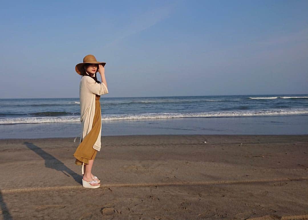天音摩夕のインスタグラム：「九十九里浜🐬 . #東京 #📸 #🌊 #夏 #8月 #海 #九十九里 #海水浴 #砂浜 #休日 #ビーチ #モデル #サロンモデル  #被写体 #ファッション #レースクイーン #天音摩夕 #tokyo #august #beach #summer #shooting #dayoff #portrait #fashion #model #ootd #salonmodel #RQ #photography」