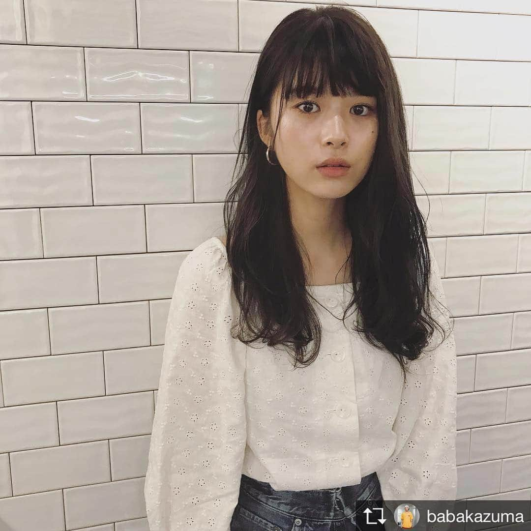 馬場ふみかのインスタグラム：「. いつもより前髪ちょい薄めにしました、馬場さんありがとうございました🙇‍♂️ Repost from @babakazuma @TopRankRepost #TopRankRepost @fumika_baba  カットカラーしましたー！ 今回は前髪に隙間をあけて、シースルーに。」