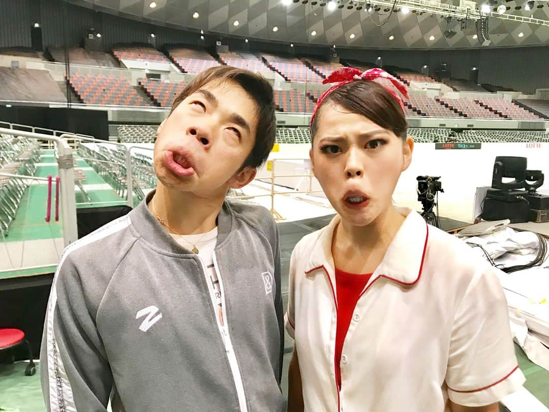 谷元星奈さんのインスタグラム写真 - (谷元星奈Instagram)「* 『THE ICE☆ブラマヨのフィギュアオールスター夏祭り』ご覧いただいた皆さま、ありがとうございました。 熱血指導をしてくださった #織田信成 コーチと！ 渾身のゴリラ顔です😚 たくさんオフショットがあるので、また、載せていきますね🤳 * #カンテレ #新人アナウンサー #谷元星奈 #フィギュアスケートに挑戦 #大号泣 #ありがとうございました #織田信成 さんと #渾身の #ゴリラ顔 #🦍」8月4日 19時46分 - tanimoto_seina