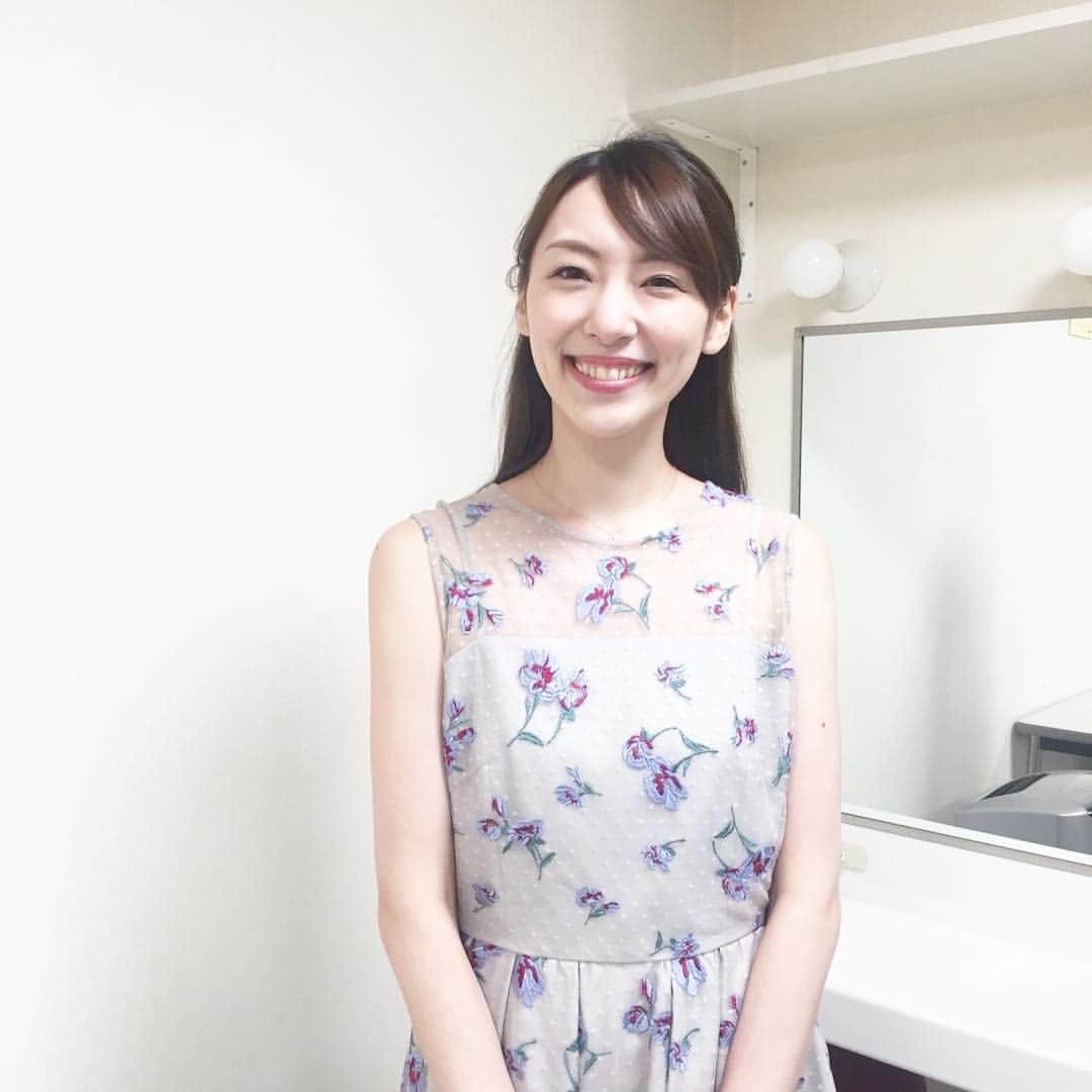 白木あゆみのインスタグラム：「. 今日は光藍社さんの「親子で楽しむ夏休みバレエまつり」 特別トークショーで司会をさせていただきました。  キエフバレエの皆様の素敵なお話が聞けて、とっても幸せな時間でした♡ 写真は、無事に終わって楽屋でニヤニヤしている私🤷🏻‍♀️ . . #キエフバレエ #トークショー #光藍社  #親子で楽しむ夏休みバレエまつり  #ballet #バレエ」