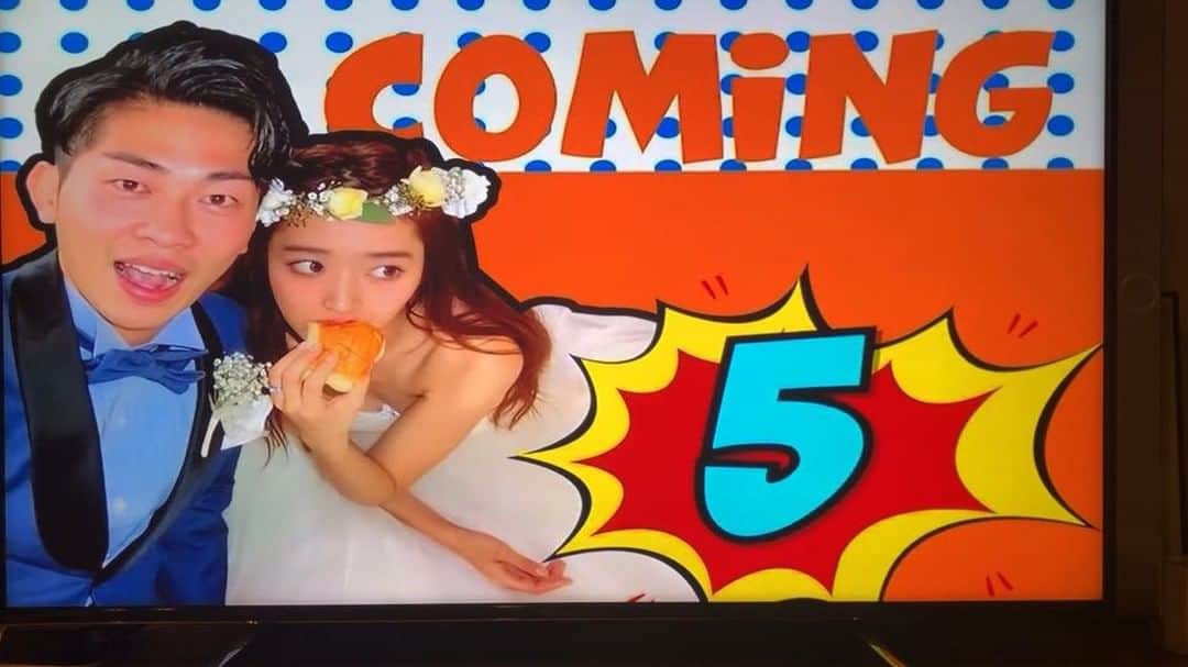 近藤千尋のインスタグラム：「大掃除してたら久しぶりに見た 結婚披露宴のオープニング動画💖 懐かしいもう二年前。。☺️ そしてなんだか若い二人😍  これから結婚する人たちの 参考になりますように💓💓 私達は、いつもジャンポケさんの 単独ライブの動画を作ってくださっている方に お願いしました☀️🌈 #結婚式の振り返り」