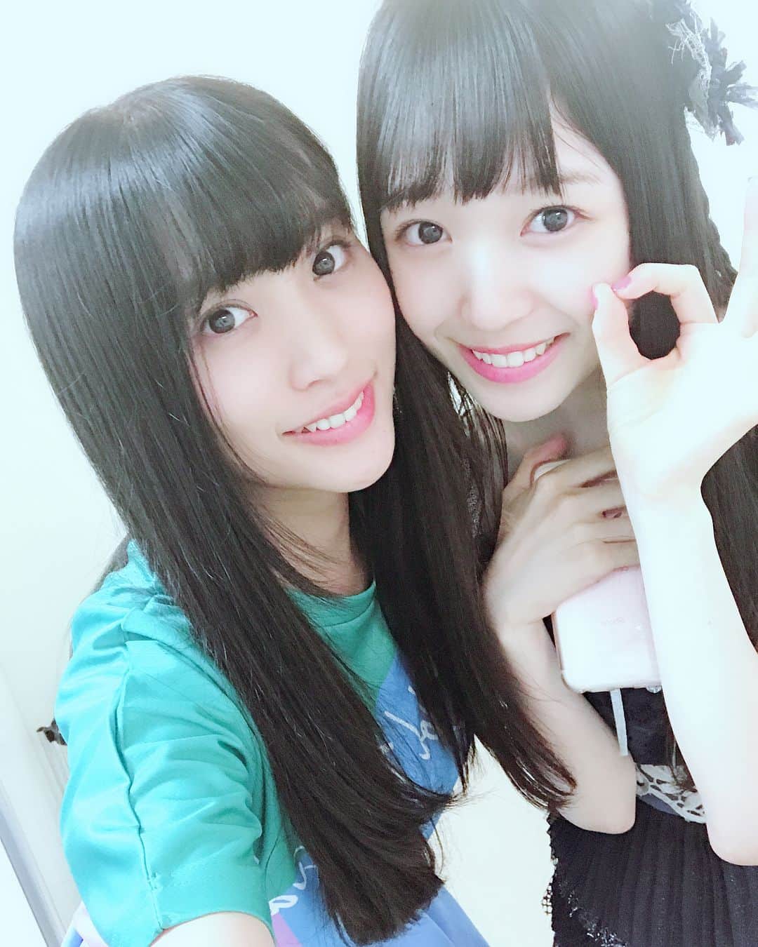 根岸愛のインスタグラム：「PINKYCASEのみんなが楽屋に遊びにきてくれたよ😊💕みんな可愛くてみんないい子！りじゅちゃんは昔からフライト見にきてくれてたのー！少しずつ大人っぽくなっていくけど相変わらず小さくて可愛い💕 #PINKYCASE #プラチナム #TIF2018」