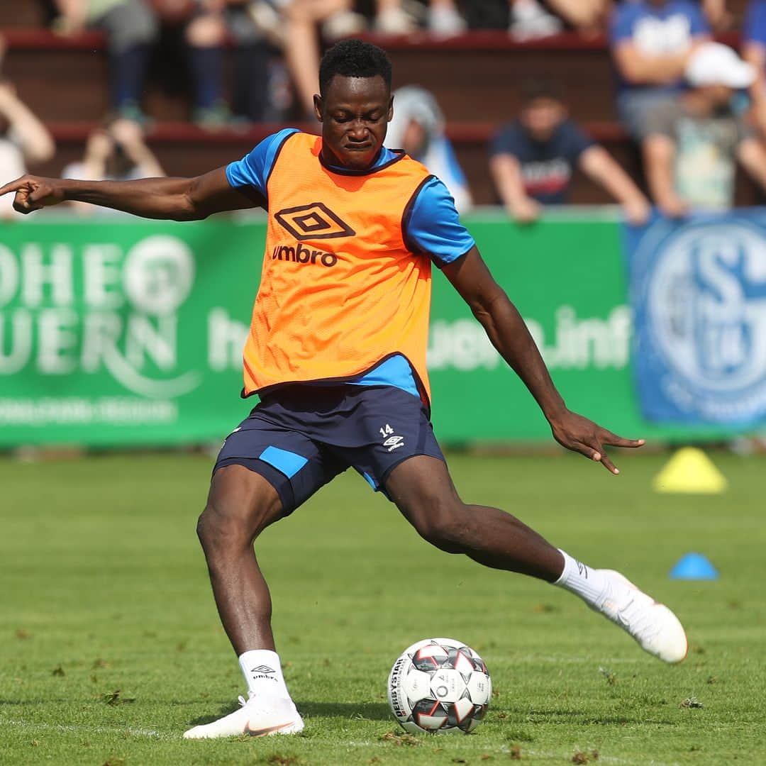 アブドゥル・ラーマン・ババのインスタグラム：「🔵⚪️ Pre-season @s04」
