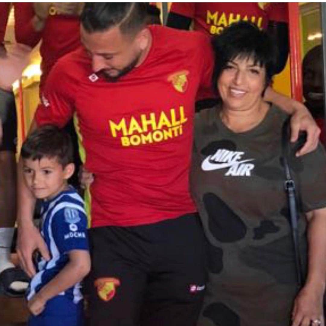 ナビル・ギラスのインスタグラム：「Longue vie a la femme de ma vie que allah te garde au pres de moi toute ma vie maman jtm plus que tous au monde ❤️❤️❤️❤️❤️❤️❤️❤️❤️❤️❤️❤️❤️❤️❤️❤️❤️❤️❤️❤️❤️❤️❤️❤️❤️❤️❤️❤️❤️」