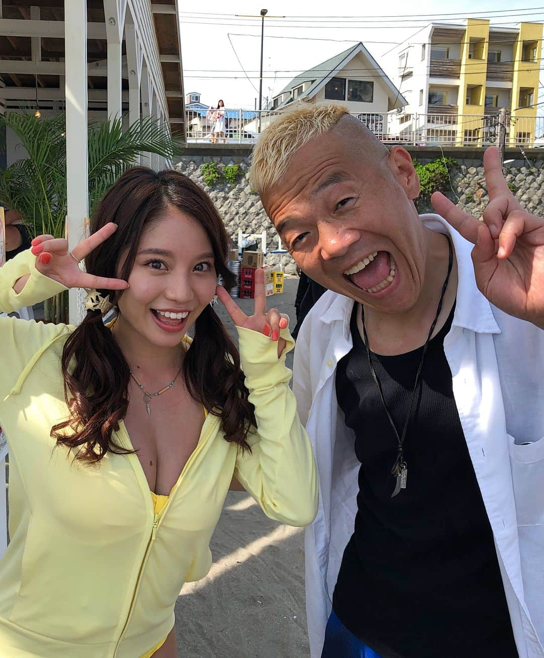 久松かおりさんのインスタグラム写真 - (久松かおりInstagram)「. 8月5日（日） 23:18〜23:24 テレビ東京 「ウドの海岸物語（ナナナマリ〜ナで笑イーナ 特別編ドラマ）」 二話❤️きょうです！みてくださいっ😊！ . ウド鈴木さんいつも気さくで優しくて キャッイーンポーズ一緒にやってくださいました🌟嬉しい〜！ . #海の家 #海 #水着 #太陽 #キャッイ〜ン #テレビ東京 #グラビアアイドル #グラビア #followme」8月5日 17時51分 - hisamatsu_kaori