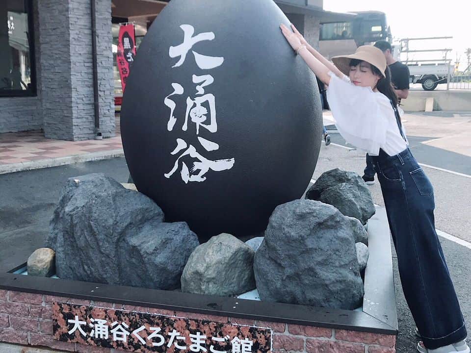 福原遥さんのインスタグラム写真 - (福原遥Instagram)「☺︎ 家族みんなで「長生きするぞ！」 って言いながらたくさん #黒卵 を食べてたら お腹パンパン。 ちょっと食べ過ぎちゃったかな。笑 でもこれで100歳まで元気モリモリ🤩  #箱根」8月5日 19時03分 - haruka.f.official