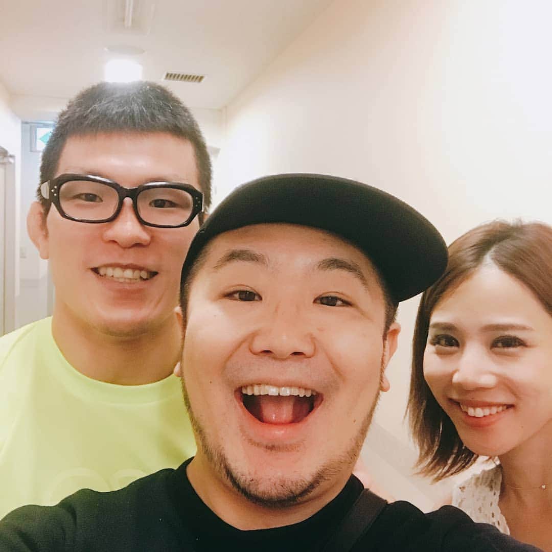 青木真也のインスタグラム：「三浦さん、鈴木涼美さん、青木真也。 二人の会話レベルが高い。もっと勉強して強くならなければ。#83年組#早慶#俺は#スポーツ推薦」