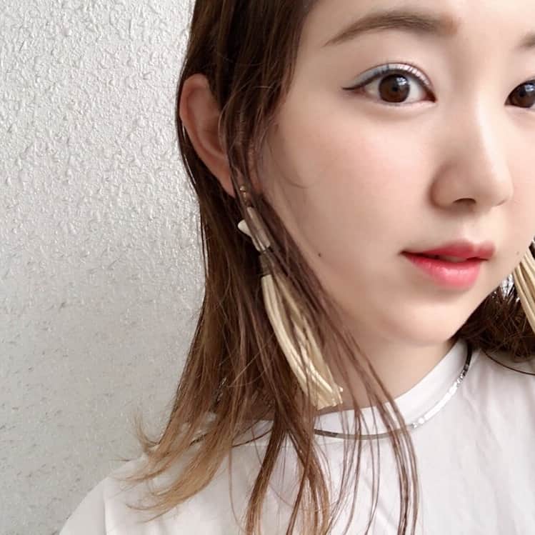 mina hinokuchiのインスタグラム：「. 最近の夏っぽくしたい日のブルーメイク🐬🏝 . 季節の変わり目はいろんなメイクがしたくなる♪♪ #mina_メイク #RMK #エレガンス #excel #夏メイク #whoswhochico #salonbychico」