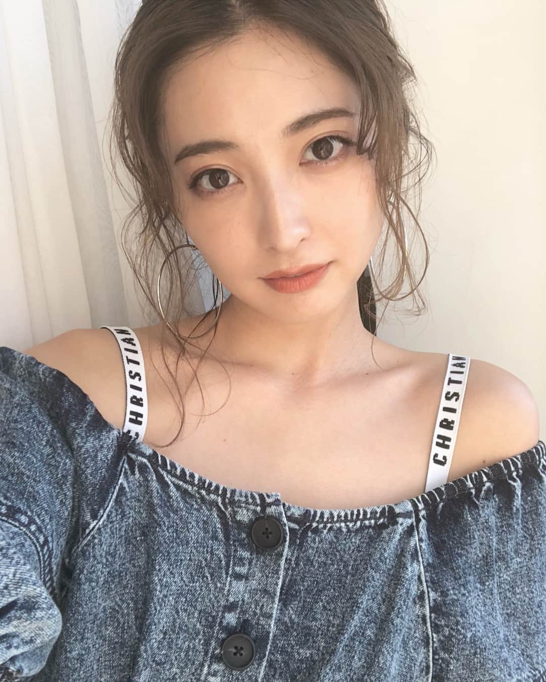 大石絵理のインスタグラム：「Hi~London😏🇬🇧 _ _ _ @rr_daily でトリートメントしてもらい @accorder.ebisu でアイラッシュしてもらい、 @noel.4beauty でツルツルにしてもらい、いい感じ💗」