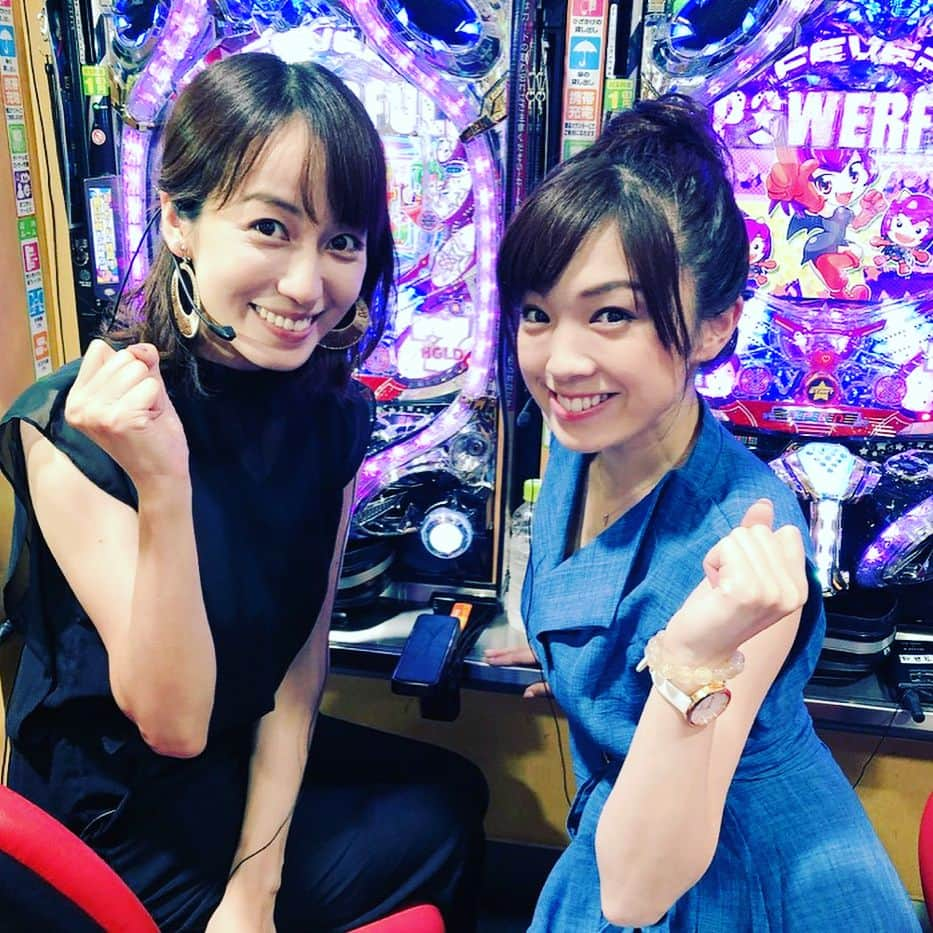 及川奈央さんのインスタグラム写真 - (及川奈央Instagram)「本日は #三重テレビ ｢ #パチFUN! ｣ #公開収録 にてお会い出来た皆様、照りつける太陽のもと暑いなか終始笑顔で支えていただき本当にありがとうございました！ プライベートでも飲みに行くほど大好きな私の癒し #齊藤夢愛 ちゃんと久しぶりに一日一緒でとっても楽しかった♡ 8/23,30,9/6,13放送予定です。是非お楽しみに❁¨̮」8月5日 20時12分 - naooikawa