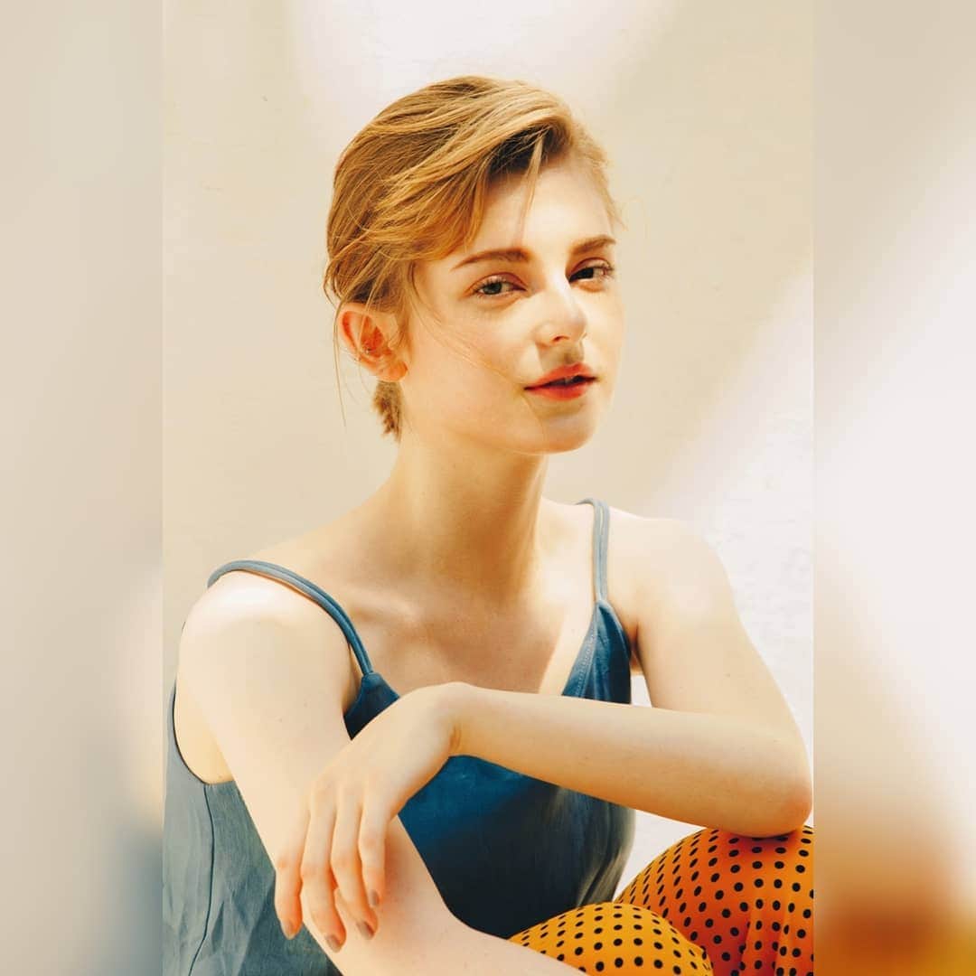 Ella Freyaのインスタグラム：「Feels like we're grown-up's.. . 📸: @j_kung @pulichen_7749 . 💇🏼‍♀️: @hair_mr.dr . 💅: @xinni0611 @hsin_yuuuuu」