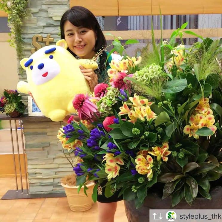 鈴木ちなみさんのインスタグラム写真 - (鈴木ちなみInstagram)「Today’s flower 🌺  A yellow cute bear is called Icciy🐻💛 #東海テレビ #スタイルプラス @styleplus_thk」8月5日 22時27分 - chinami_suzuki0926
