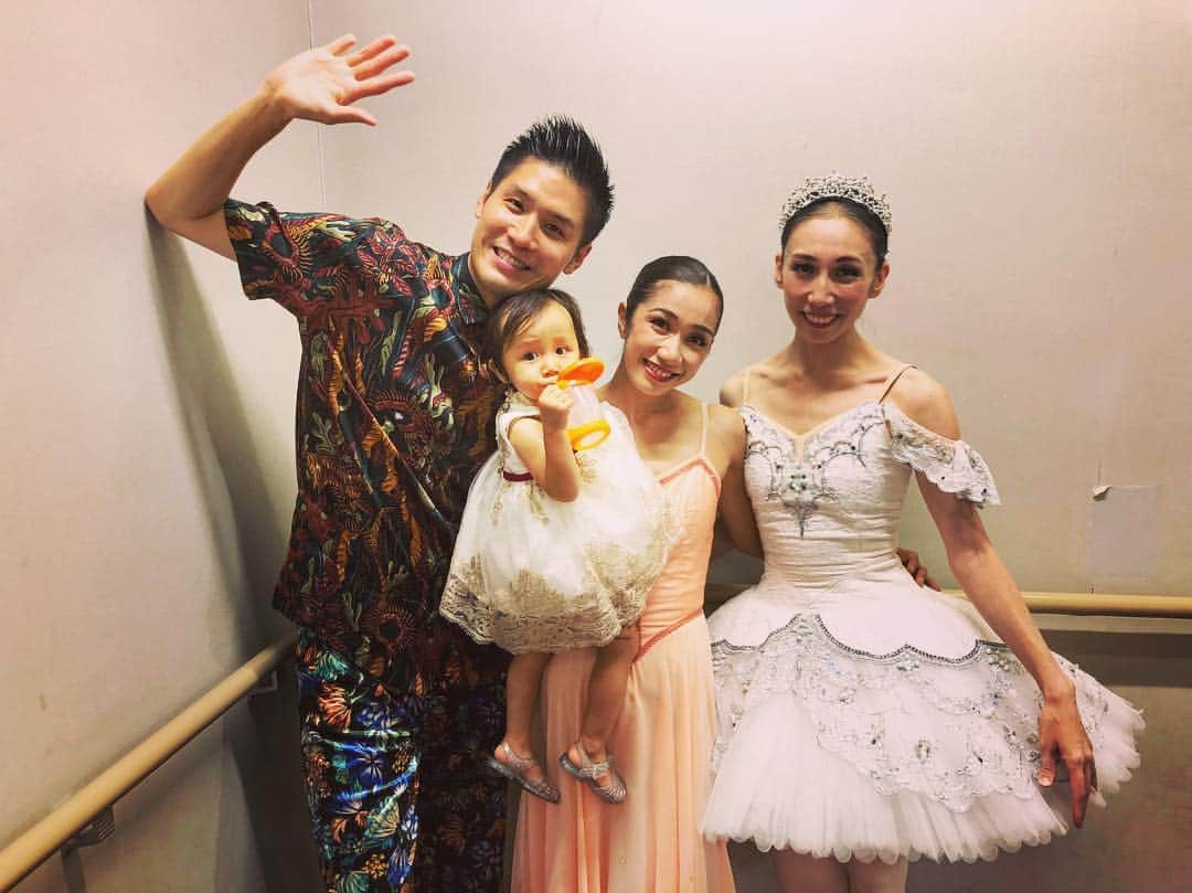 梅川壱ノ介（舞踊家）のインスタグラム：「. .綾ちゃんのバレエスタジオ、ROSSIの発表会でしたー✨久しぶりの親友のバレエはシビれましたっ❗️❗️❗️ . .心からおめでとう❗️そして、お疲れさまでした👍👍👍 . . . . #梅川壱ノ介 #高木綾 #河合眞里 #バレエ #ROSSI #中目黒のバレエスタジオ #刺激」