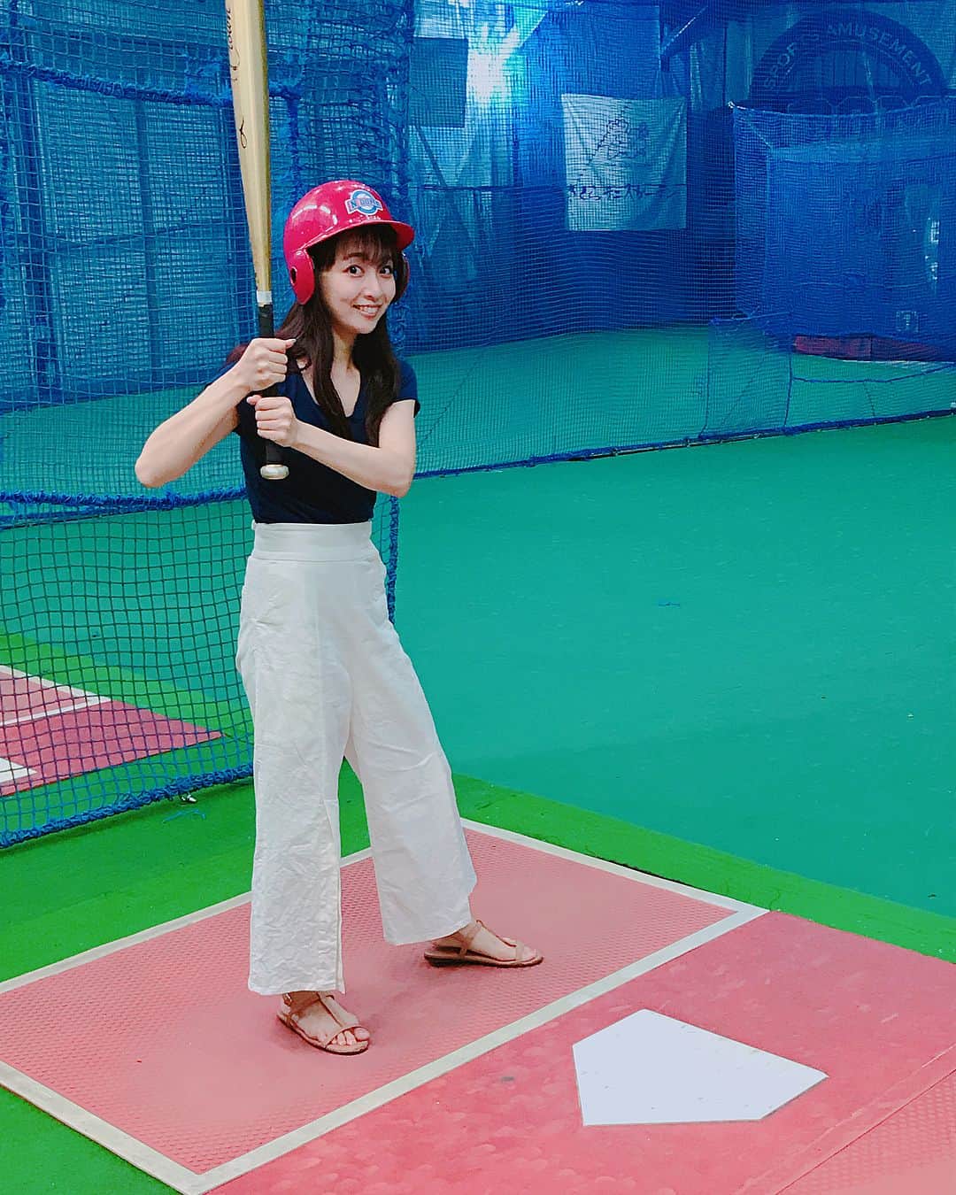のインスタグラム：「. .  #甲子園 ⚾️ 新潟代表、中越高校の皆さんお疲れ様でした！😭✨ .  すぐに影響を受けてバッティングセンターに行く私。笑 . 一緒に見ていたお父さんに、行きたいと言う。連れてってもらう。写真撮ってもらう。お父さん大活躍🤗✨ . #高校野球 #新潟 #中越高校 #バッティングセンター #長岡 #野球経験はない #兄がしてた #これは #90キロ #萌服 #長谷川萌美」