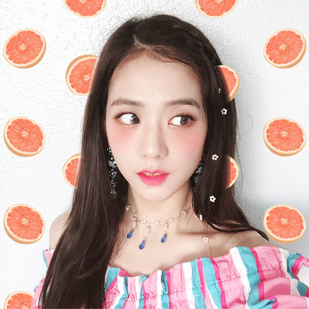 ジスさんのインスタグラム写真 - (ジスInstagram)「블링크 덕분에 행복지수가 상승했습니다 😆 #자몽좋아#🧡#근데저거자몽맞나」8月5日 23時49分 - sooyaaa__