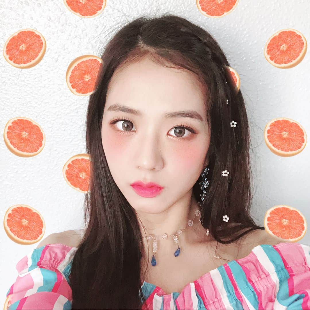 ジスさんのインスタグラム写真 - (ジスInstagram)「블링크 덕분에 행복지수가 상승했습니다 😆 #자몽좋아#🧡#근데저거자몽맞나」8月5日 23時49分 - sooyaaa__