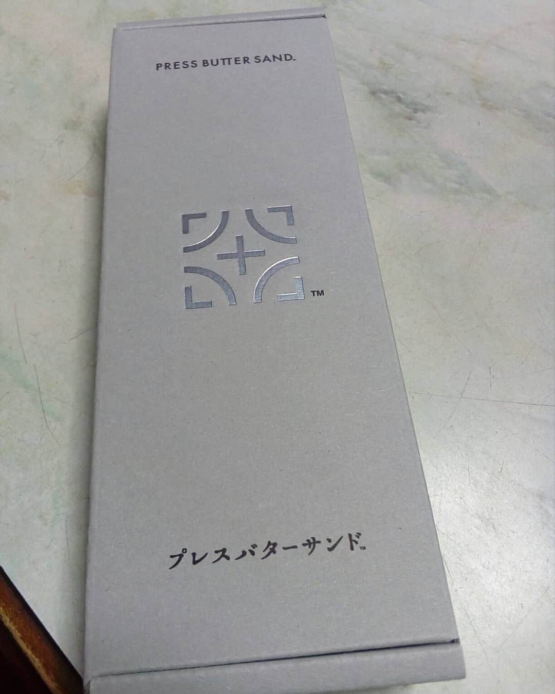 田辺智加さんのインスタグラム写真 - (田辺智加Instagram)「今日のおやつ 帰省時のお土産や東京土産にいいよ  プレスバターサンド 渋谷の東急フードショーに期間限定で✨  普段は東京駅に  バターとキャラメルのハーモニーが半端ない！！！ トローっとしてた  冷やしても美味しかったよ✨  5個入りで￥1001  #スイーツ大好き女子 #プレスバターサンド #生まれ変わるならバターになりたい #こだわりの味 #渋谷 #東京 #紅茶にあう」8月6日 0時20分 - chikaxxsweet