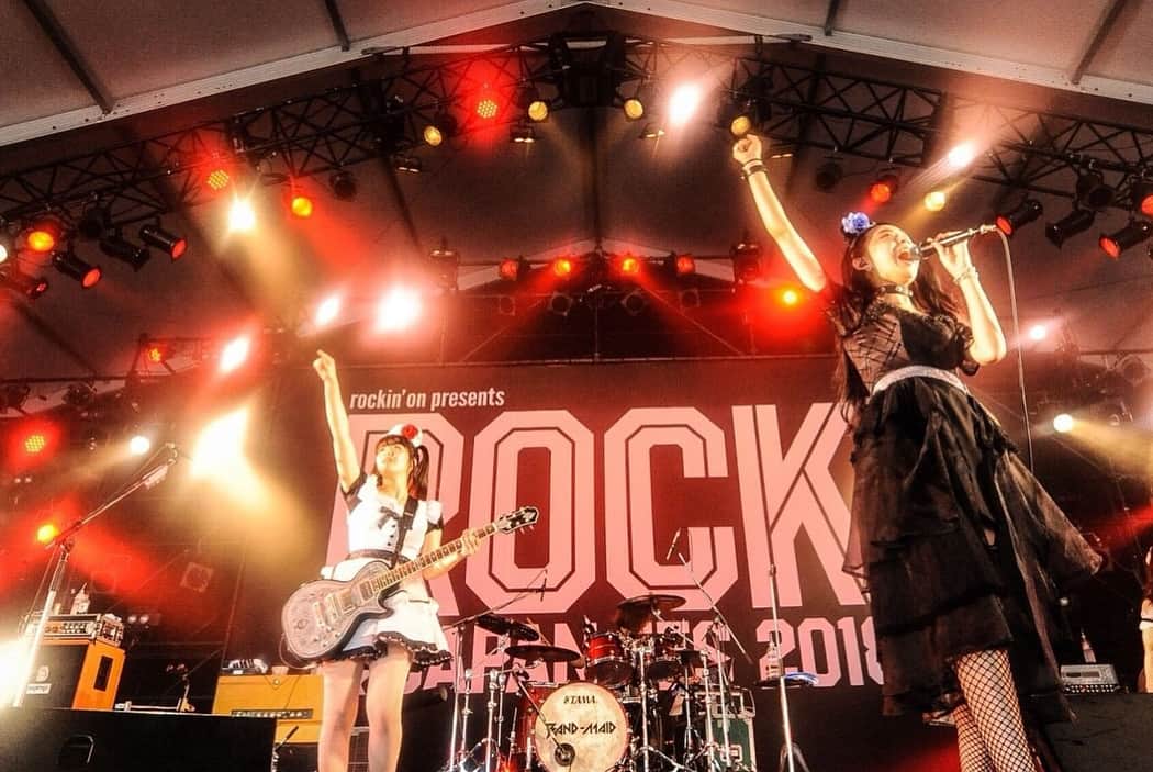 小鳩ミクさんのインスタグラム写真 - (小鳩ミクInstagram)「2018.8.5 #rockinjapan2018  #bazzstage #summer photo by @masound 🕊」8月6日 0時17分 - kobatomiku