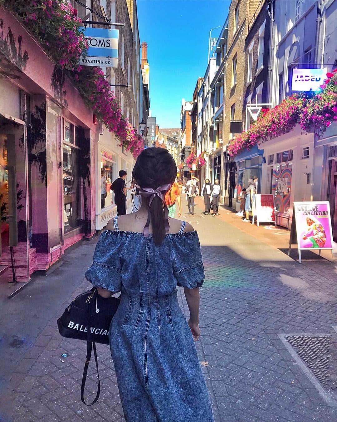 大石絵理のインスタグラム：「I'm back 😝💜💕🇬🇧」