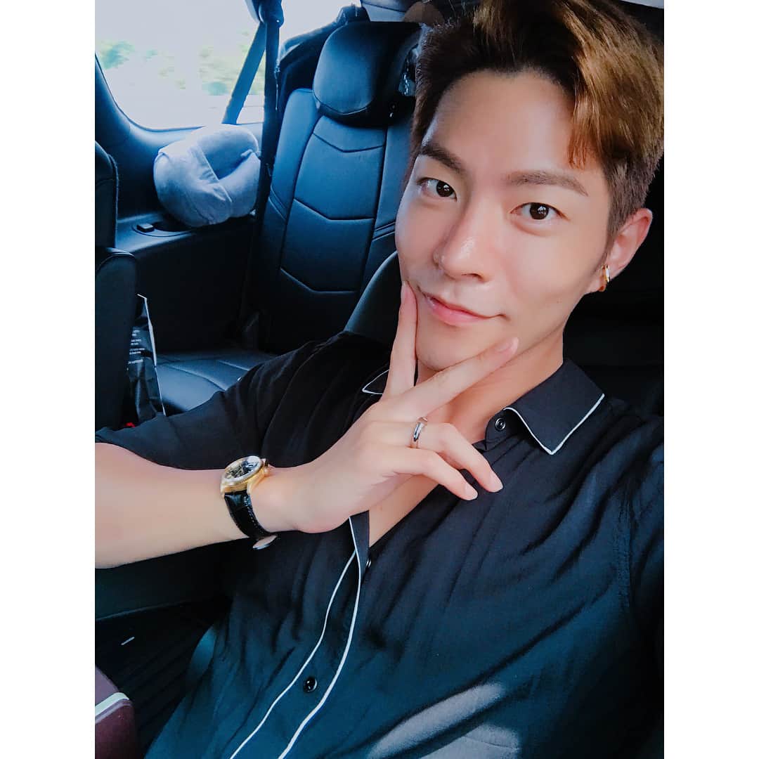 ホン・ジョンヒョンのインスタグラム：「덥고 힘들어도, 화이팅! 아잣✌️#홍종현 #절대그이 #마왕준」