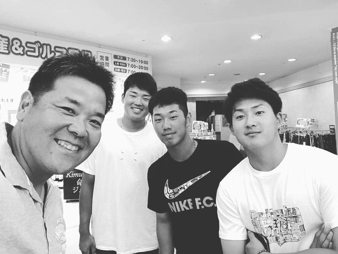 村上宗隆のインスタグラム：「#九州男児 #プラス #野村克則コーチ #明日からまた頑張ります」