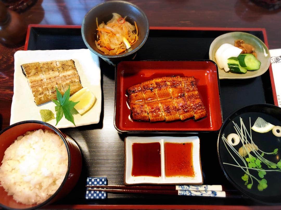 花總まりさんのインスタグラム写真 - (花總まりInstagram)「久留米で食べた鰻(^^) 美味しかった😋 稽古場の様子はブログに書きました、見てね(^^)」8月6日 11時16分 - hanafusamari_official