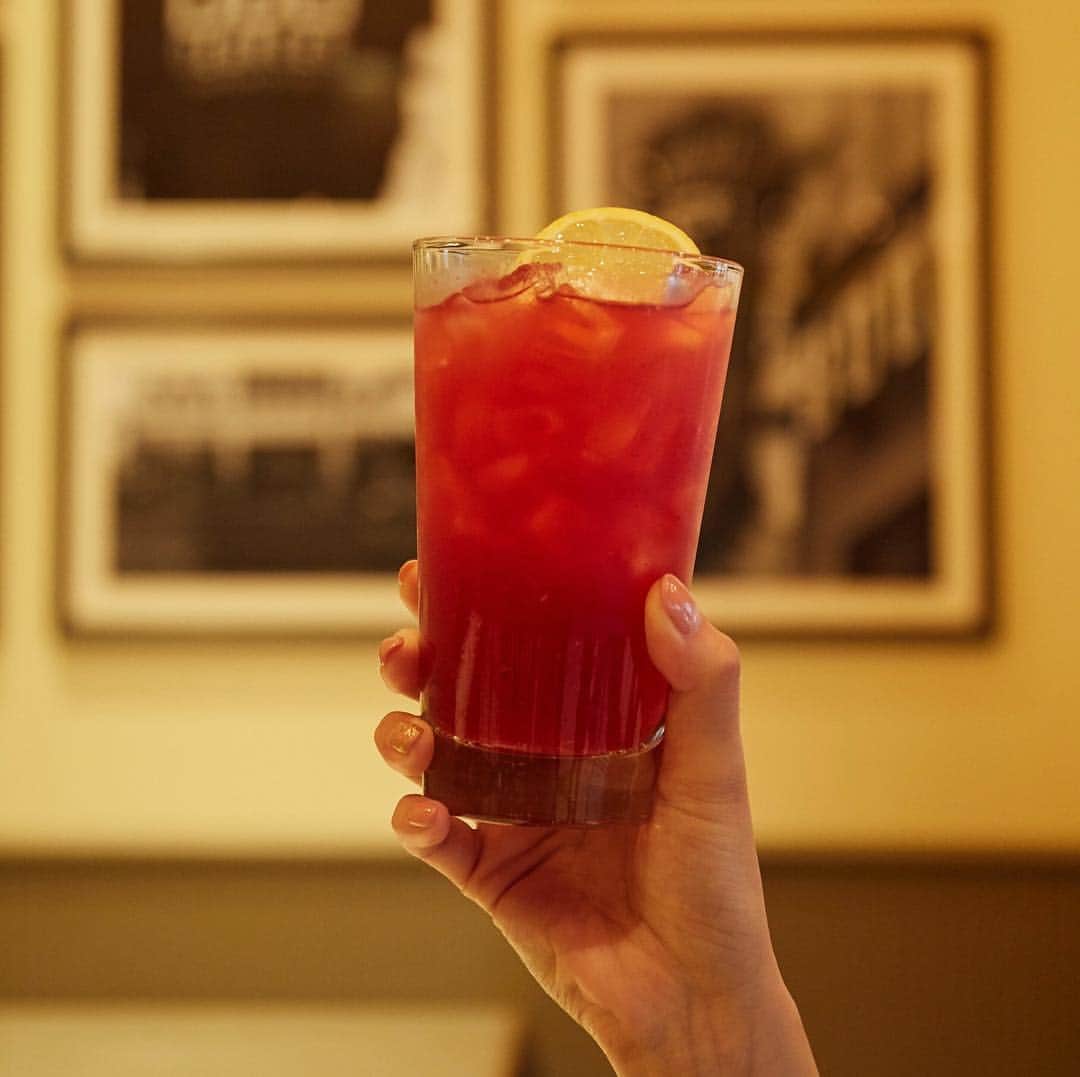 ルミネ公式のインスタグラム：「【MONDAY LEMONADE! 】 今月でラスト！！ 毎週月曜日はレモネードの日！ フレーバーは全部で５種類！ お好きなお味をお選びください。 季節限定のピッツァやカスタマイズしたピッツァなどとご一緒にランチタイムをお得に美味しくお過ごしください。 ・ ※店舗オープンから17時まで実施中 ・ ※8月27日（月）までの期間限定サービスです #800degrees #800degreespizza #pizza #ピザ #レモネード #今月でラスト#newoman #新宿 #南青山」
