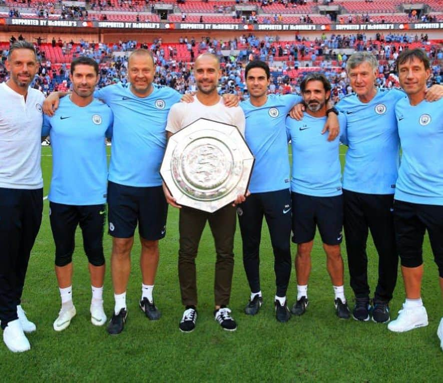 ミケル・アルテタのインスタグラム：「No better start of the season! Very proud of the team! #comunityshield #mancity #winners 🏆 #trophy #2018」