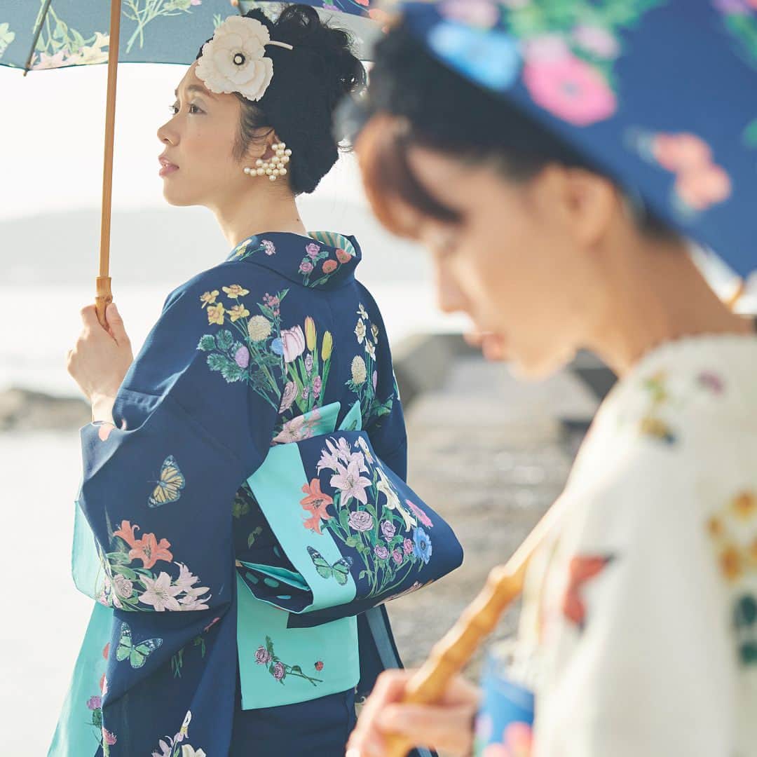 吹越ともみさんのインスタグラム写真 - (吹越ともみInstagram)「MarMu 蝶々とお花🦋🌼 毎日暑いので、少しでも涼しげなお写真を。○ ㅤㅤㅤㅤㅤㅤㅤㅤㅤㅤㅤㅤㅤ 8月6日、ヒロシマの日。 今日も感謝してがんばります🕊 ㅤㅤㅤㅤㅤㅤㅤㅤㅤㅤㅤㅤㅤ ㅤㅤㅤㅤㅤㅤㅤㅤㅤㅤㅤㅤㅤ #marmu#kimono#shooting#summer#hair#makeup#flower#🌼#🐠#🌼#」8月6日 11時55分 - fukitomo