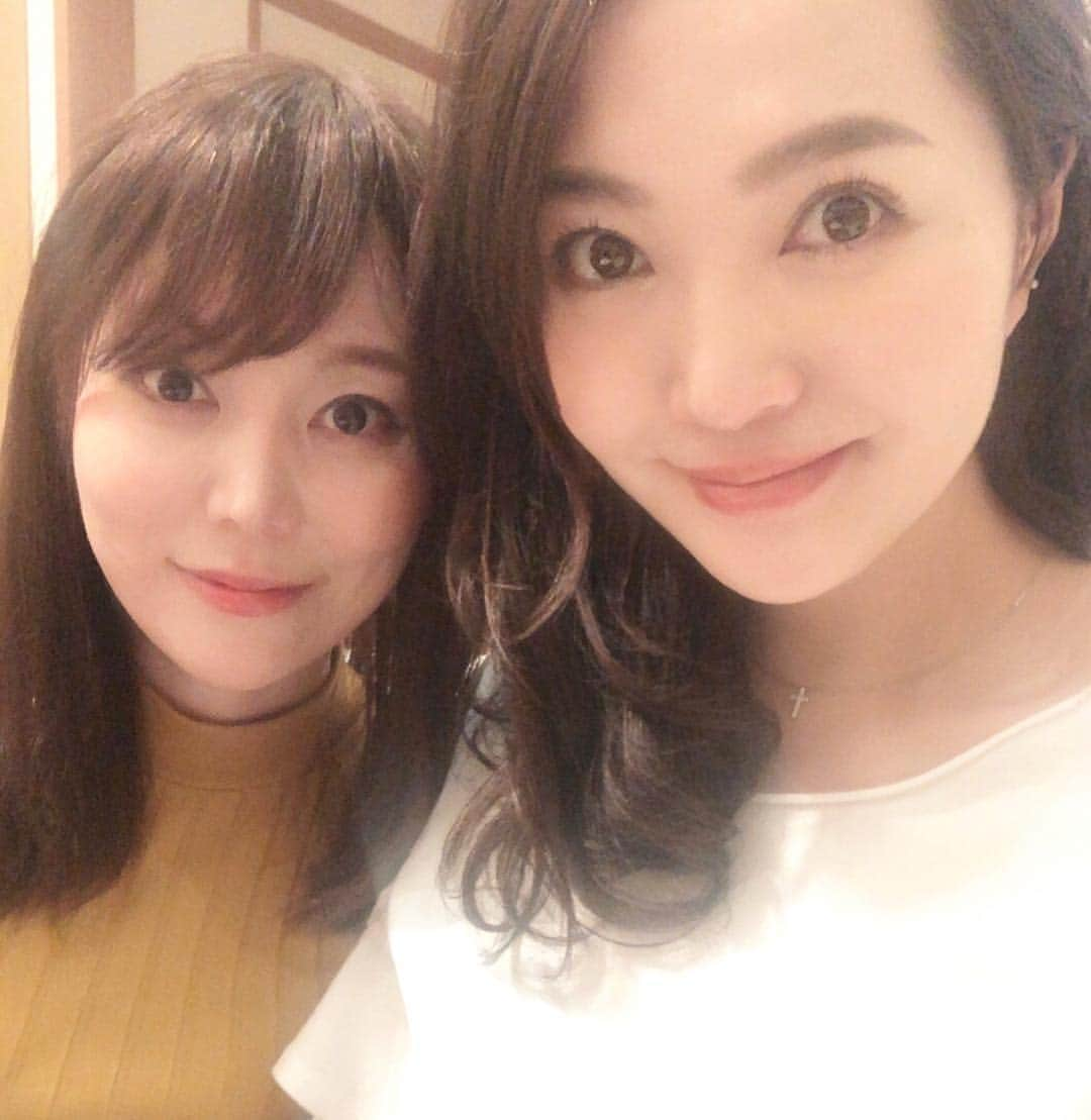 阿部桃子さんのインスタグラム写真 - (阿部桃子Instagram)「久々に会ったミキティ〜🐜 17でコラボ配信しました🍑💋でも、慣れない感じで微妙だった？😂 友達と写真撮るの久々過ぎて撮り方忘れちゃったよ🤔次は配信も写真もちゃんとやろw  #17live #コラボ配信 #BBQ #久々 #ひたすら暑い」8月6日 14時31分 - abemomoko_official