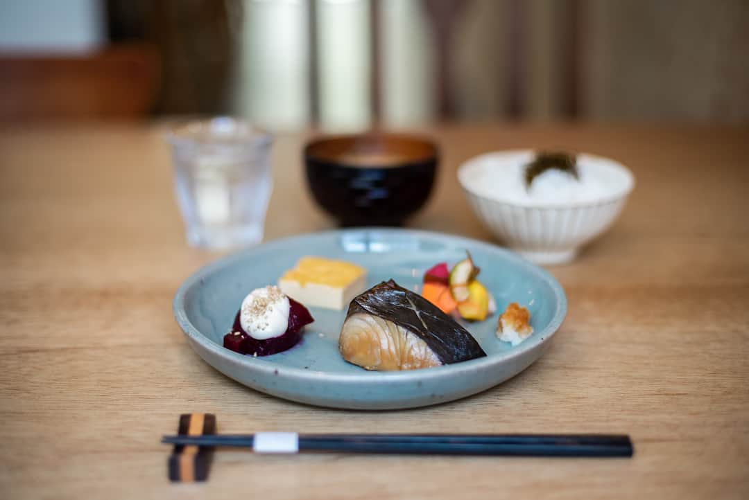 中野晴代さんのインスタグラム写真 - (中野晴代Instagram)「・ 他にも京都の素敵なお店、 たくさんまわりました！ ・ 丹 茶菓円山 ARABICA Lorimer Kyoto MALDA TWOTONE リンデンバウム ホテルカンラ京都 ・ 一緒に行ったお友達が調べてくれたお店や、 やこちゃんオススメのお店など♪ ・ 暑かったけど大満足な旅でした✨ ・ ・ #京都 #京都カフェ #京都カフェ巡り #京都グルメ #京都ランチ #ARABICA #茶菓円山 #Lorimerkyoto #twotone #MALDA #丹 #kyoto #kyotojapan #kyotofood #kyototrip」8月6日 15時56分 - haruyonakano