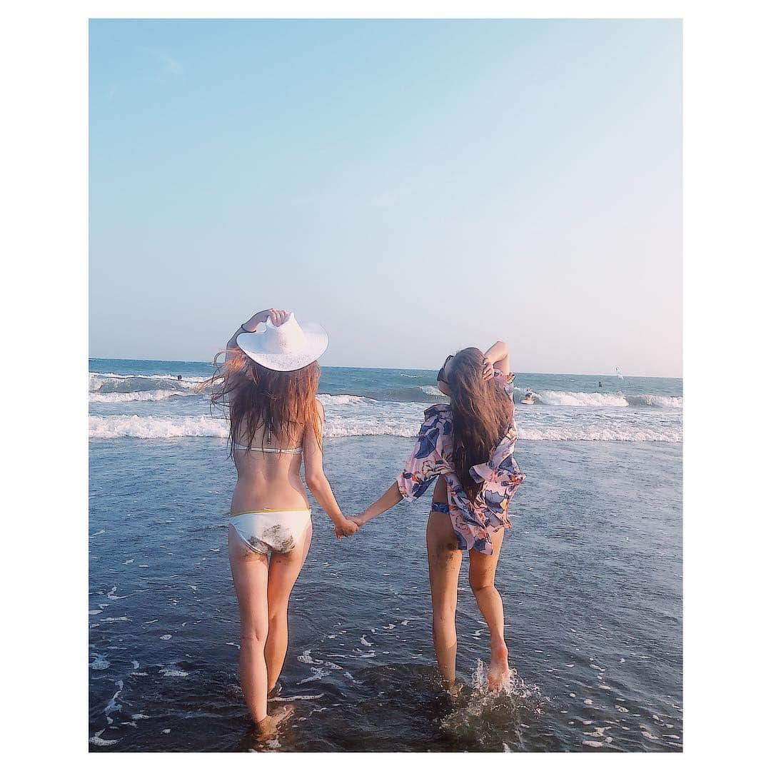 菅原里奈さんのインスタグラム写真 - (菅原里奈Instagram)「今年の初海は #由比ヶ浜 へ 🤙🏻❤️ めーちゃくちゃ楽しかった！ 夕方頃着いて涼しめでした〜〜 友達といい感じの後ろ姿‪︎‬ ‪︎☺︎」8月6日 18時14分 - rinachi_kimono