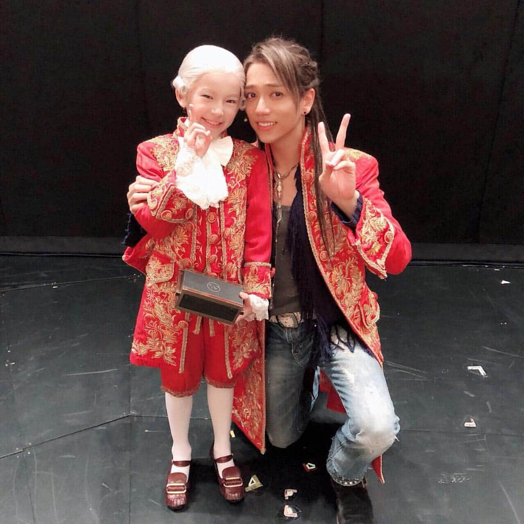 山崎育三郎さんのインスタグラム写真 - (山崎育三郎Instagram)「今日であおいちゃんと最後のコンビでした。  本当に素直で可愛くて、一生懸命なあおいちゃん。  一緒に出来てヴォルフガングは幸せでした！  ありがとう。」8月6日 18時19分 - ikusaburo_yamazaki