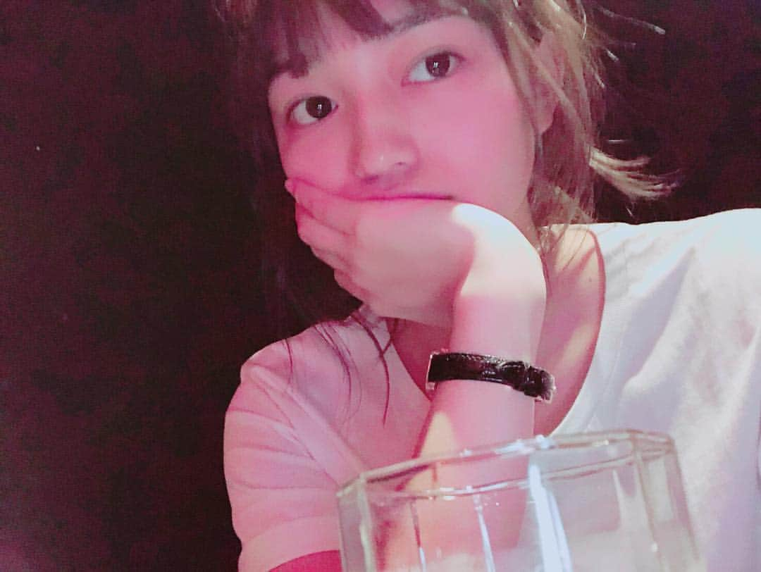 川口春奈さんのインスタグラム写真 - (川口春奈Instagram)「だいぶむかし先輩とのご飯に道が混んでて5分程遅れたとき引くほど怒られたトラウマがあるのでそれから大体一番乗り。しかも20分以上前に着いて逆に店員さんに困惑されます、、だって今夜は絶対遅れられないよ、、佐藤仁美さんだからね！いひひ」8月6日 18時26分 - haruna_kawaguchi_official