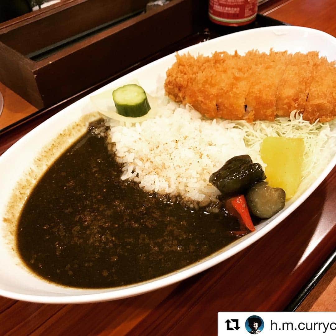 メシコレ(mecicolle) のインスタグラム：「. カツカレーって見ているだけでもお腹が空いてきちゃいますよね！😋✨ . こちらのお店のカツカレーはカレーマニアも「只者ではない。」とオススメしています！😊💞 . ============= 店名：カツとカレーの店 ジーエス 住所：東京都港区虎ノ門1-8-4 電話番号：03-6550-8141 ============= . こちらのお写真はカレーに詳しいカレー細胞（H.Matsu）（@h.m.currycell）さんからさんからお借りしました！ (話題のグルメ情報はアカウントプロフィールのURLからどうぞ🍳✨→@mecicolle_gourmet) . 【おすすめグルメ教えてください！】 メシコレでは皆様の「おすすめグルメ」の投稿をお待ちしております🍰🍯🍛🍕 #メシコレ をつけて投稿されたグルメ写真はこちらのアカウントで紹介させていただきます。 ぜひ皆様のおすすめグルメを教えてください😋✨ . #mecicolle #メシコレ#カツとカレーの店ジーエス #カレー #curry #スパイス #spice #カツカレー #とんかつ #日式咖哩 #food #gourmet #japan #japantrip #東京  #東京カレー #虎ノ門 #虎ノ門カレー #tokyo  #toranomon #follow #followme #美味しい #グルメ部 #食べ歩き #食いしん坊 #食べるの大好き #美味しいお店」