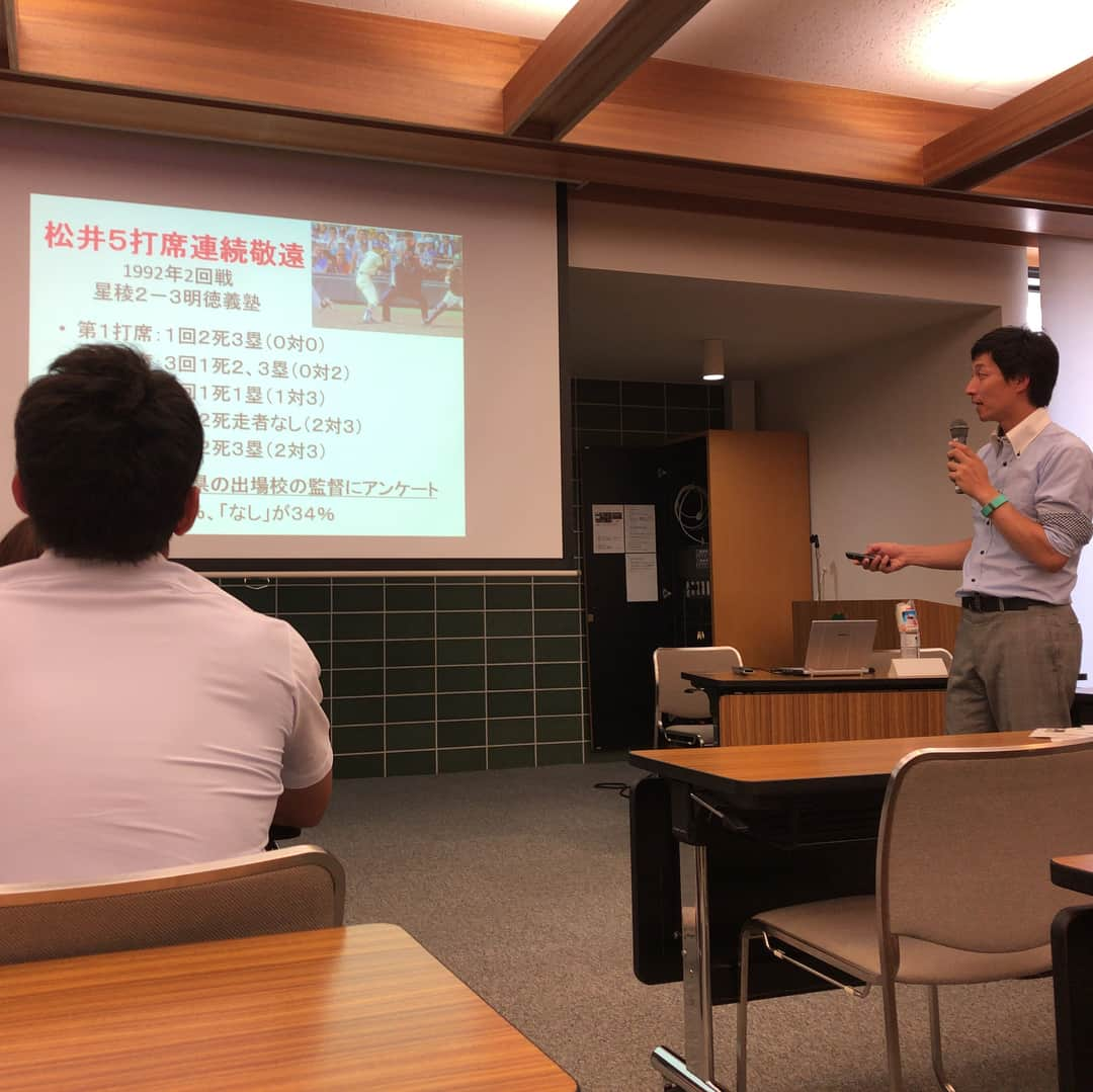 生山裕人さんのインスタグラム写真 - (生山裕人Instagram)「" 生山、名古屋でおぎました。 . 昨日は、名古屋大学で行われたセミナーに。 . 講師は、千葉ロッテマリーンズ時代の先輩、荻野忠寛さん。 . テーマは「スポーツパーソンシップからハラスメントについて考える」でした。 . 参加者は、大学教授、大学関係者、高校教員、児童自立支援施設の方々など多岐に渡り、ワークショップ型のセミナーということもあり、スポーツ関係者以外の方々からの様々な意見にも触れることができました。 . スポーツパーソンシップやハラスメントの問題は、キャリアの問題とも非常に親和性が高いです。 . 日々あらゆるアスリートや元アスリートのキャリア相談に乗っていますが、この分野のプロフェッショナルな人達とは一緒に動いていかないといけないと思っています。 . スポーツを志す若者にとって、指導者や周りの大人は、人生を大きく左右する存在。 . だからこそ、多角的な視点や、多様な価値観を受け入れられる人間が周りにいる必要があります。 . ここ最近、スポーツ現場の理不尽さが浮き彫りになっています。 まだまだ氷山の一角でしょう。 . 2020年の東京オリンピックを控え、スポーツが更に注目されていく今だからこそ、真正面から向き合っていきたいと思います。 . 様々な要素が複雑に絡み合う根深すぎる問題ですが、難しいで終わらせてしまってはいけない問題です。 . みんなで手を取り合っていきましょう。 . 大好きなスポーツに出会い、人生を豊かにしたいと思っている若者の夢を奪わないためにも。 . 生山も微力ながら、自分ができること、自分にしかできないことで貢献できると嬉しいです。 . ワクワク生きる人達で溢れる社会を目指して(*´꒳`*) . #荻野忠寛 #千葉ロッテマリーンズ #日立製作所 #神奈川大学 #桜美林高校 #プロ野球 #社会人野球 #大学野球 #高校野球 #中学野球 #少年野球 #野球 #baseball #野球バカ #野球馬鹿 #スポーツ #sports #ハラスメント #スポーツマンシップ #スポーツパーソンシップ #アスリート #athlete #キャリアデザイン #キャリア教育 #キャリア #ファーストキャリア #セカンドキャリア #東京オリンピック #オリンピック #olympic」8月6日 21時37分 - ikuyaman130