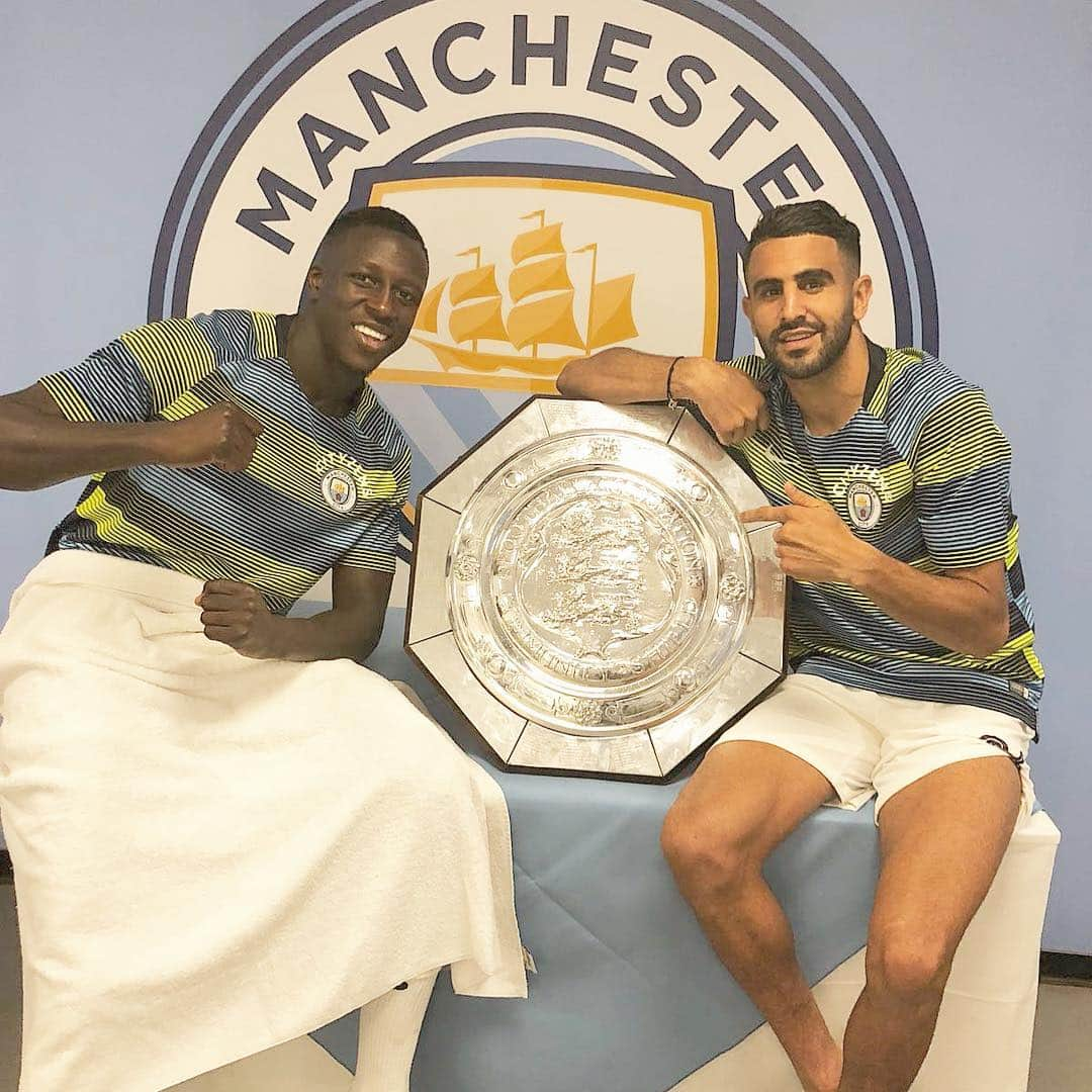 リヤド・マフレズさんのインスタグラム写真 - (リヤド・マフレズInstagram)「First trophy with my new team 🏆 . From @hac_foot to @mancity @benmendy23 what a journey #hamdoulilah」8月7日 0時37分 - riyadmahrez26.7