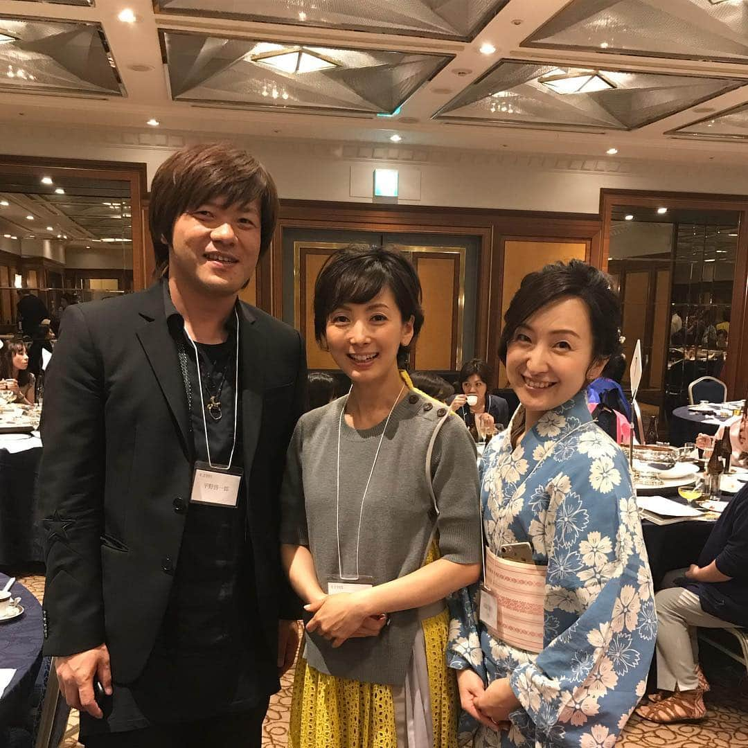 塩田真弓さんのインスタグラム写真 - (塩田真弓Instagram)「#久しぶりの再会 #同窓会 #同級生 #平野啓一郎 #マチネの終わりに #映画化決定 #豪華過ぎるキャスティング #田添菜穂子 #クラシック音楽会司会ベテラン #カーリング藤沢選手に似ていると話題に #本当に似ててピョンチャンオリンピック以降盛り上がったね」8月7日 5時29分 - mayumi_shiota_